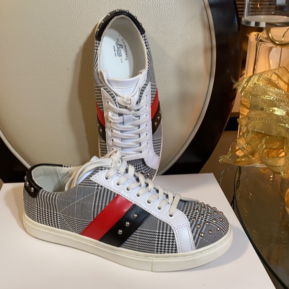 Bass sneakers fairly used in good condition. - Picture 3 of 5